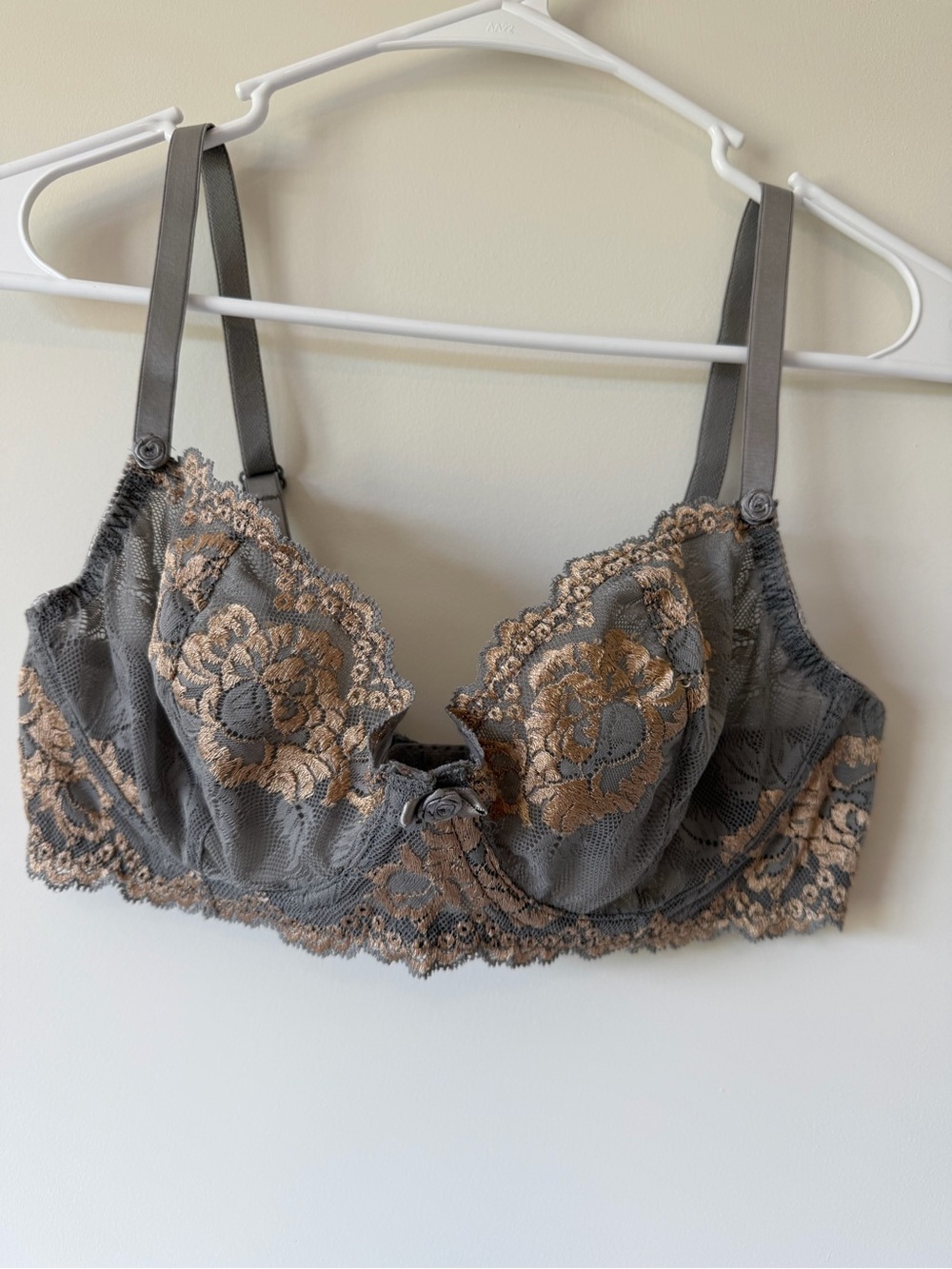 Vintage Victoria’s Secret Gold Embroidered Lace Demi Bra 34D Gray